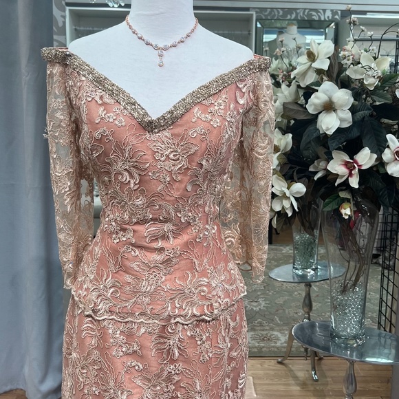 Women Dress - Picture 2 of 4